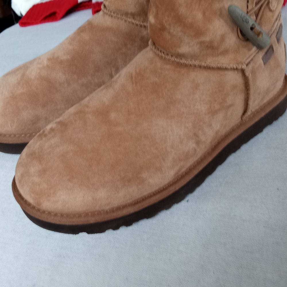 NEW..UGG Lamb fur Lined Suede Boots
